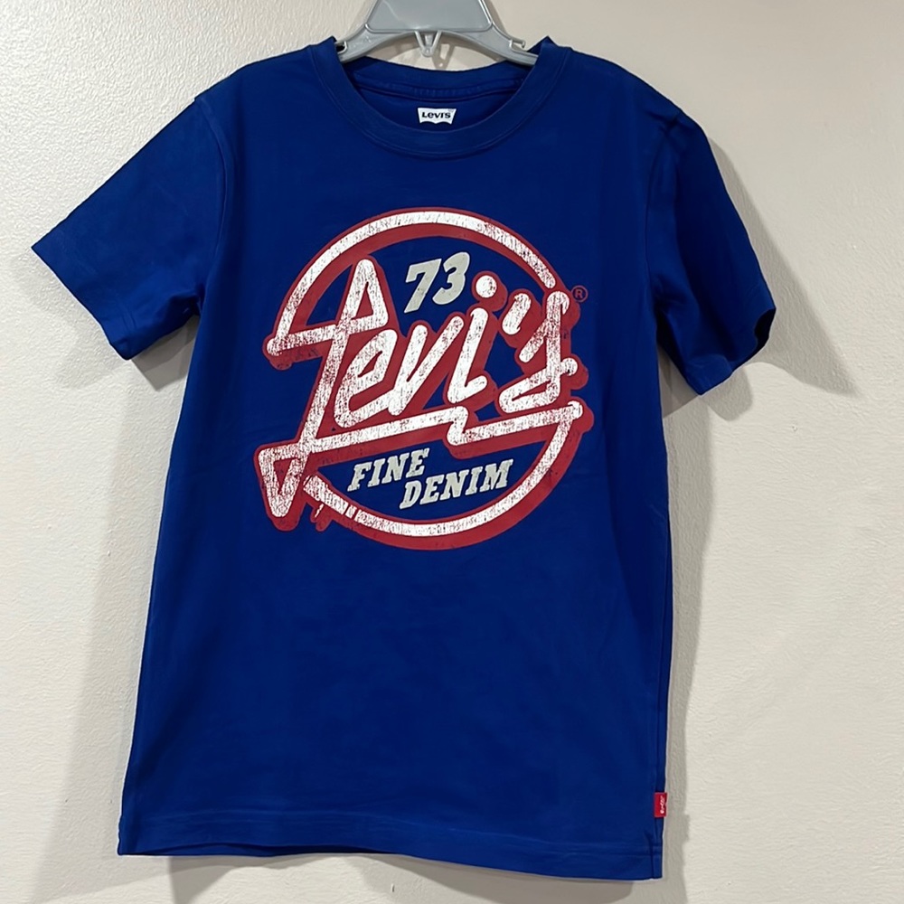 🟡 LEVI’S Boys Blue/Red Logo T-Shirt. Size 140 (8-10 US).